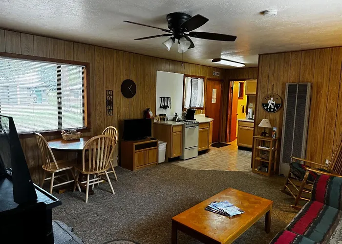 Bear Paw Lodge & Vacation Homes