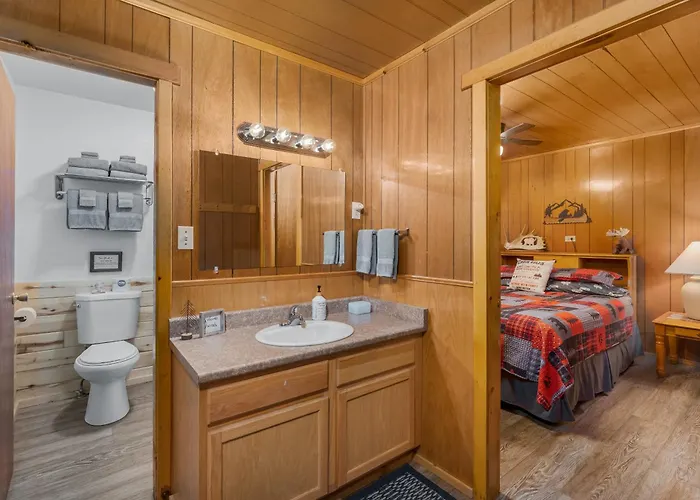 Bear Paw Lodge & Vacation Homes