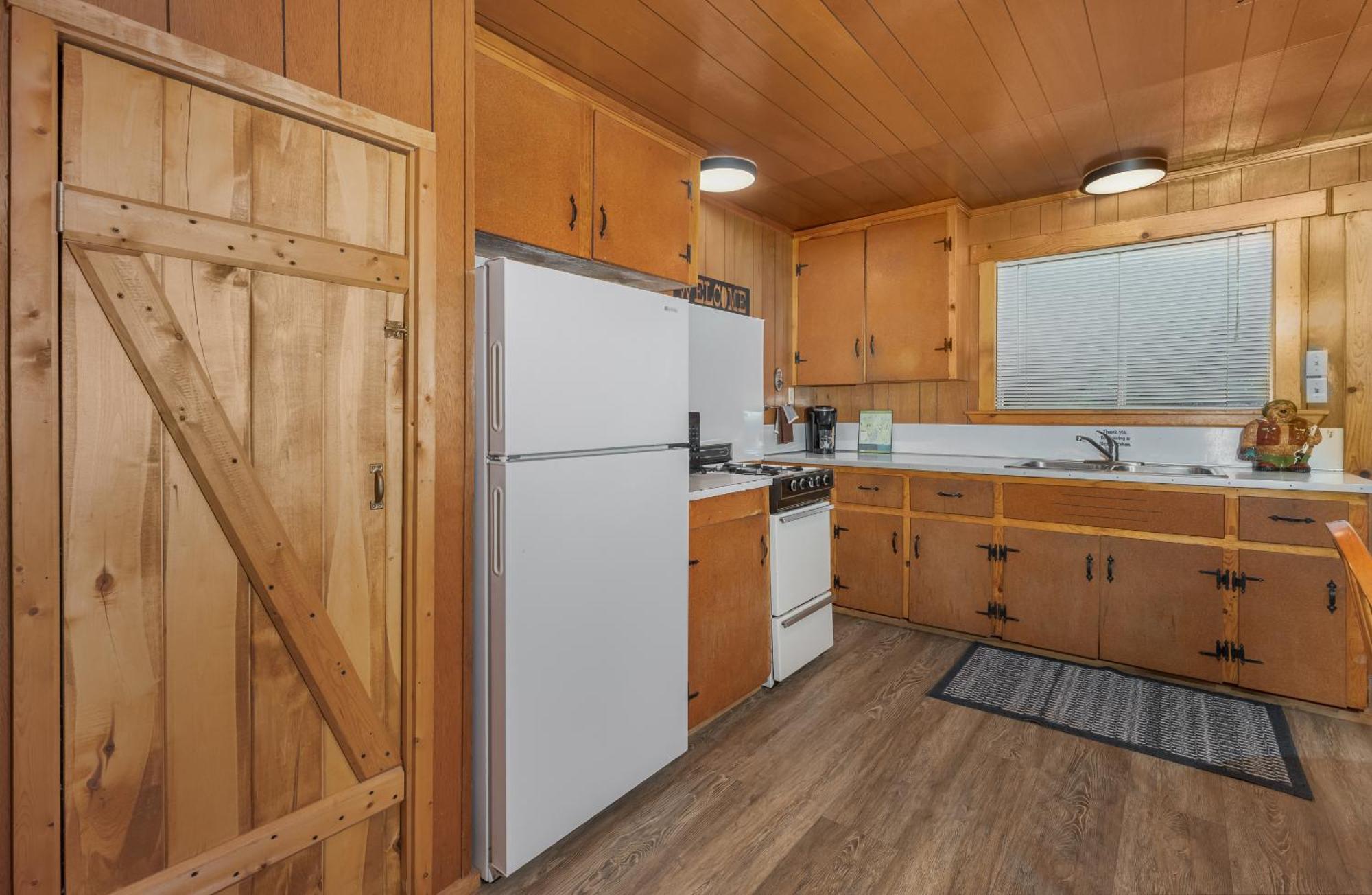 Bear Paw & Lodge