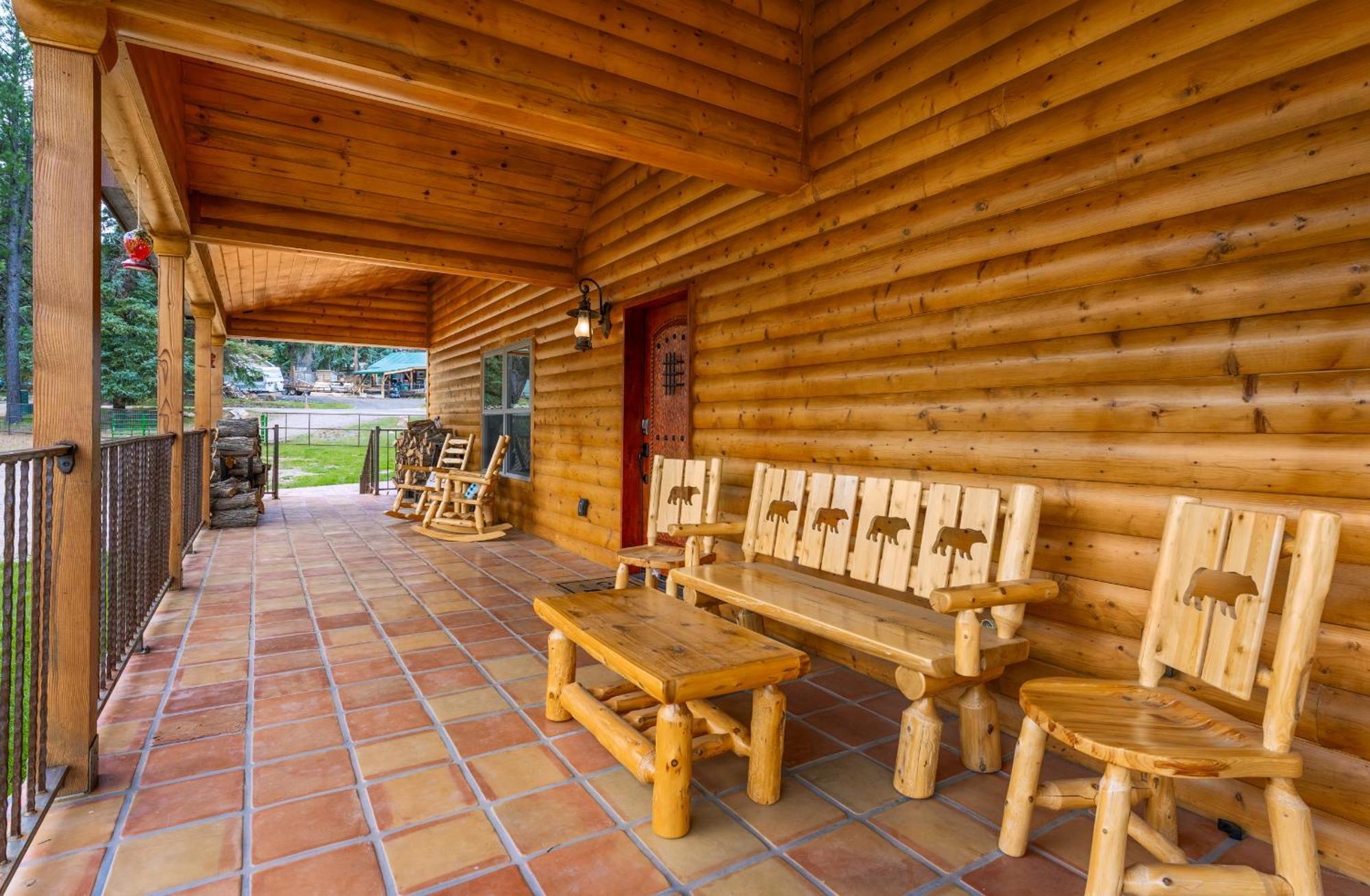 Bear Paw & Lodge *