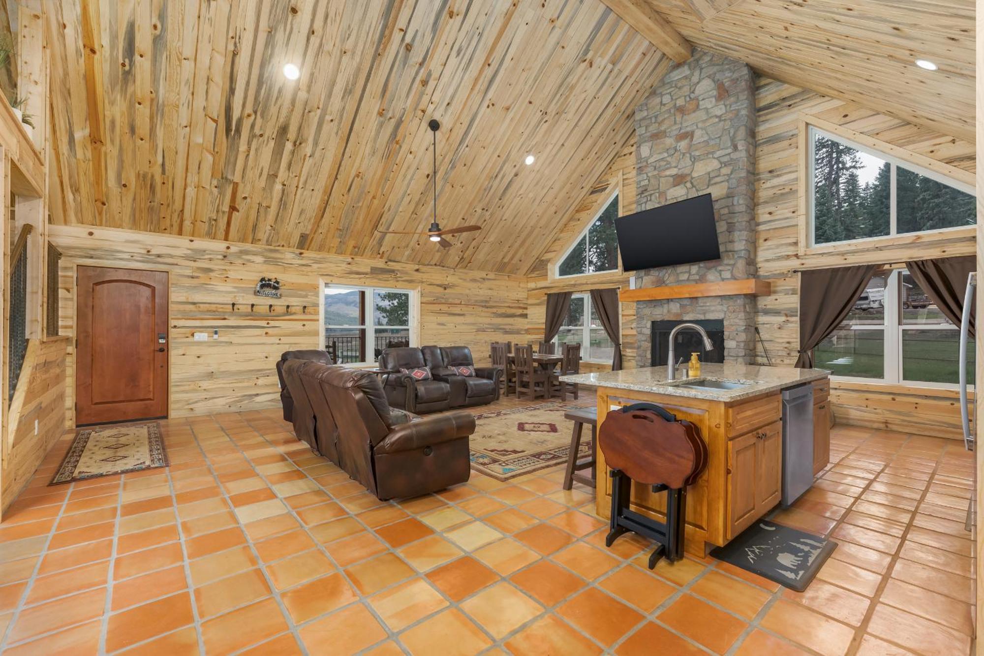 Bear Paw & Lodge