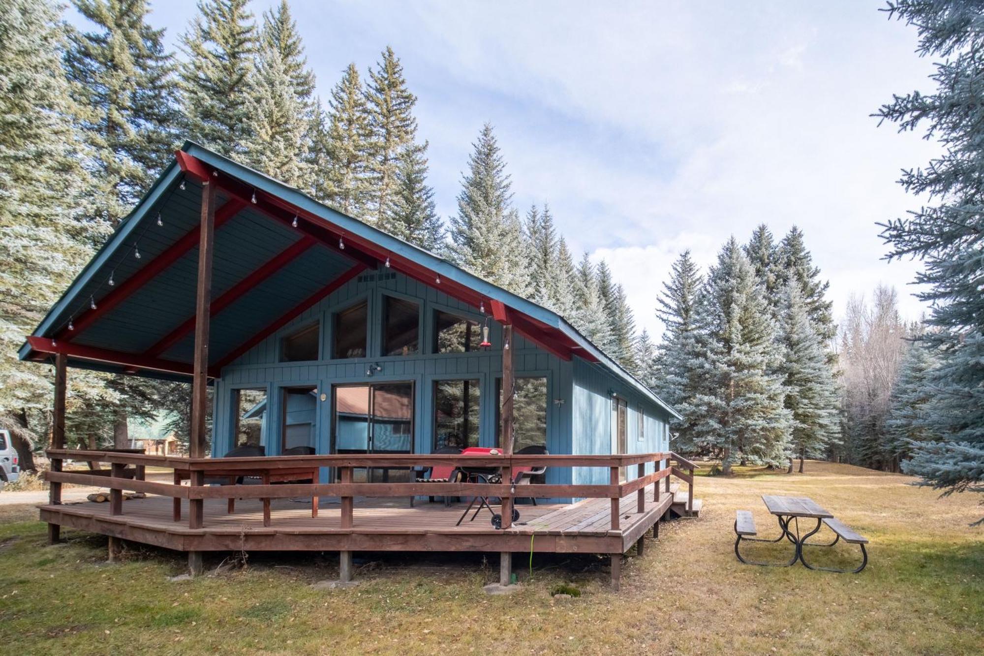 Bear Paw & Lodge Vallecito