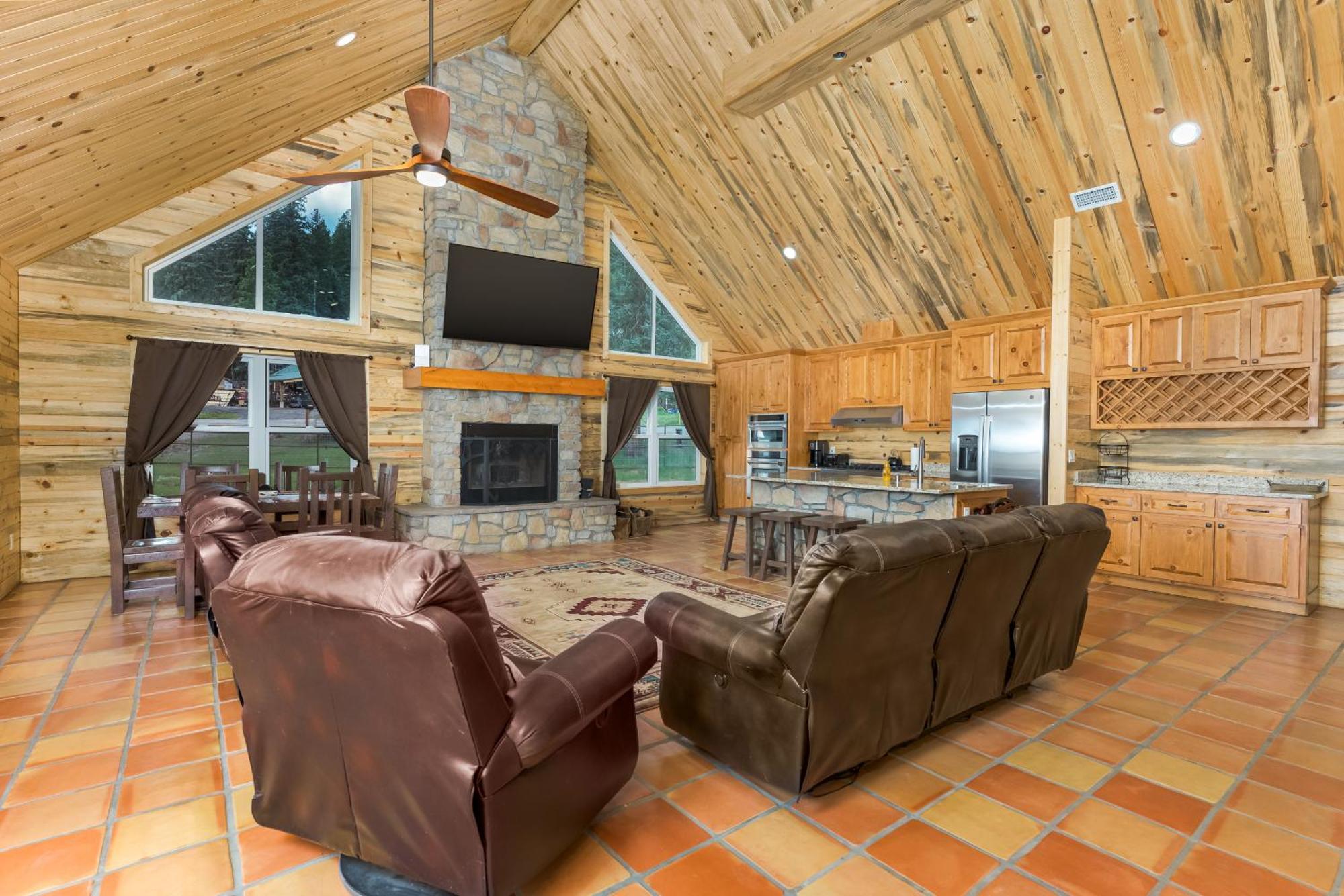 Bear Paw & Lodge