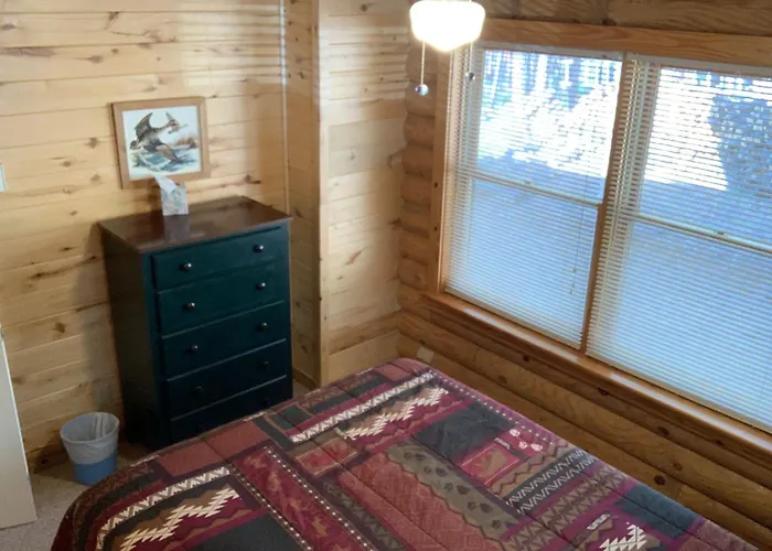 Bear Paw Lodge & Vacation Homes