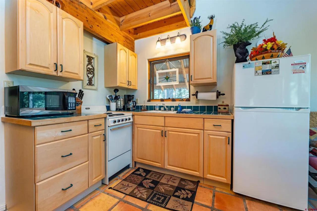 Bear Paw & Lodge Vallecito