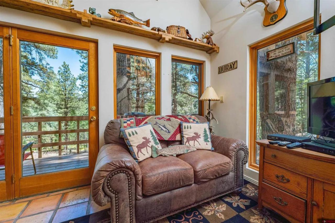 Lodge Bear Paw & *