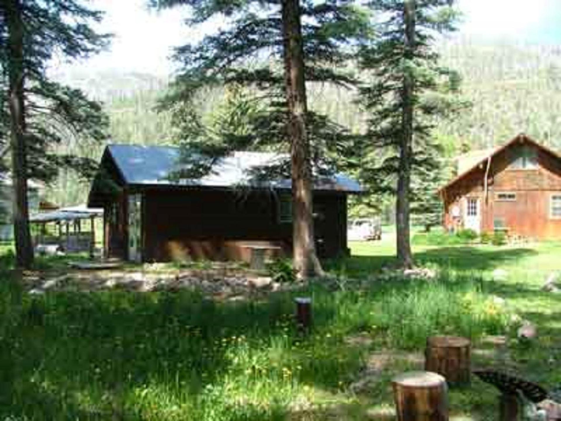 Bear Paw & Lodge Vallecito