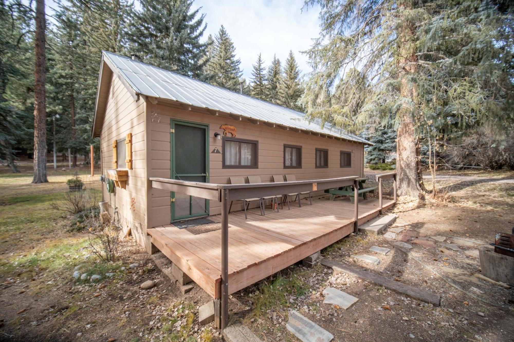 Lodge Bear Paw & *