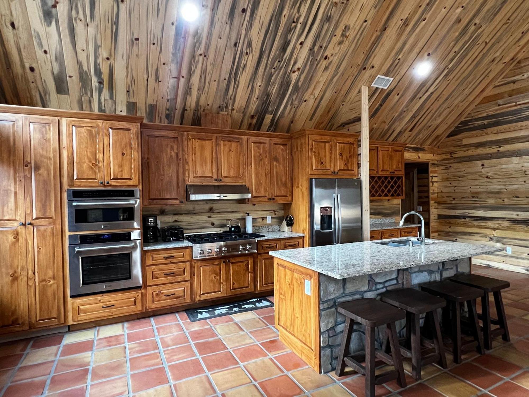Bear Paw & Lodge Vallecito